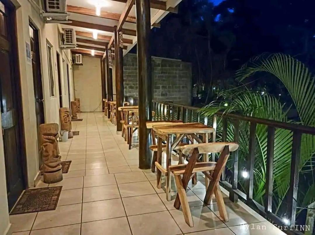 Dylan'S Surf Inn ลาลิแบร์ตัด ภายนอก รูปภาพ